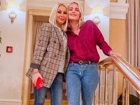 Лера Кудрявцева показала домашний образ с уютными мягкими сапожками - «Я как Звезда»