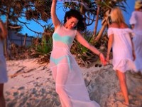 «Афродита»: Алена Хмельницкая восхитила сеть чувственным танцем на пляже - «Я как Звезда»