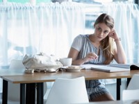 Кто сколько тратит: каков доход 18-летней студентки из Петербурга - «Про жизнь»