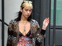 Дуа Липа отрезала рваную челку и стала неузнаваемой - «Я как Звезда»