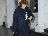 Снова 90-е: в моду вошли меховые шапки - «Я и Мода»