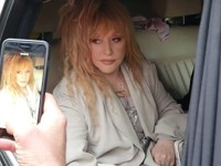 Пугачева в наряде с открытыми плечами посетила концерт Вайкуле - «Я как Звезда»