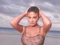 Кайли Дженнер поделилась в сети снимками в купальнике - «Я как Звезда»