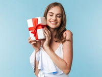 Подарки на 8 Марта женщинам всех возрастов и размеров - «Я и Красота»