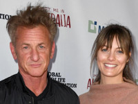 Постаревший Шон Пенн вышел в свет с молодой возлюбленной - «Я как Звезда»