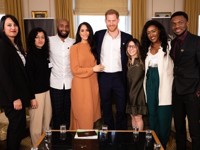 Меган Маркл в очаровательном платье провела встречу для благотворительного фонда - «Я как Звезда»