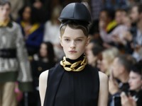 Тренд сезона — цепи: учимся носить аксессуар на поясе, сумках и обуви, как на показах - «Я и Мода»