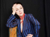 Дарья Мороз в блестящем костюме на голое тело и портупее взволновала сеть - «Я как Звезда»