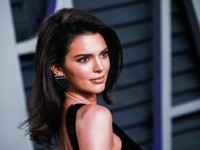 Кендалл Дженнер показала бэкстейдж со съемки Calvin Klein - «Я как Звезда»