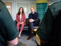 Кейт Миддлтон вышла в свет в розовом костюме из масс-маркета - «Я как Звезда»