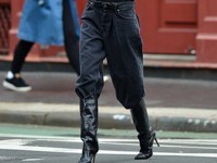Как у рэперов из нулевых: в моду вошли очень широкие джинсы - «Я и Мода»