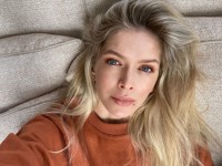 Треники, рваный свитшот и роскошные пижамы: как российские звезды одеваются на карантине - «Я и Мода»