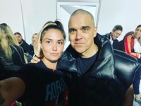 Робби Уильямс посвятил песню Агате Муцениеце - «Я как Звезда»