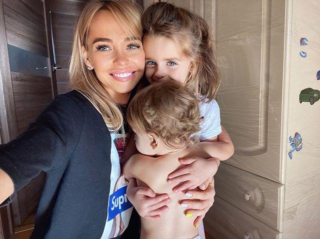 Машина вместо горки: Анна Хилькевич порадовалась весеннему снегу - «Домашние Питомцы»