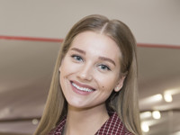 Кристина Асмус порадовала подписчиков снимком в оверсайз-пальто - «Я как Звезда»