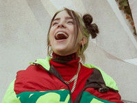 Кислотные цвета и разбросанное мороженое: Билли Айлиш снялась в модном лукбуке - «Я как Звезда»