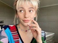 Настя Ивлеева сама отрезала челку на карантине - «Я как Звезда»