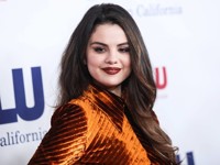 Селена Гомес хочет отсудить у мобильной игры 10 миллионов долларов - «Я как Звезда»