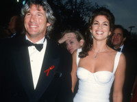 Звезды, которые утягивают фигуру старомодными бандажными платьями - «Я и Мода»