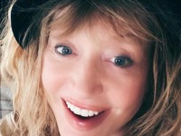 «Пошла на восьмой десяток»: Пугачева сияет белоснежной улыбкой на новом селфи - «Я как Звезда»