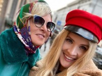 Дочь и жена Александра Малинина примерили оригинальные головные уборы - «Я как Звезда»