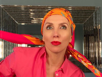 Бондарчук в пестром платке и расстегнутой рубашке восхитила соцсети - «Я как Звезда»