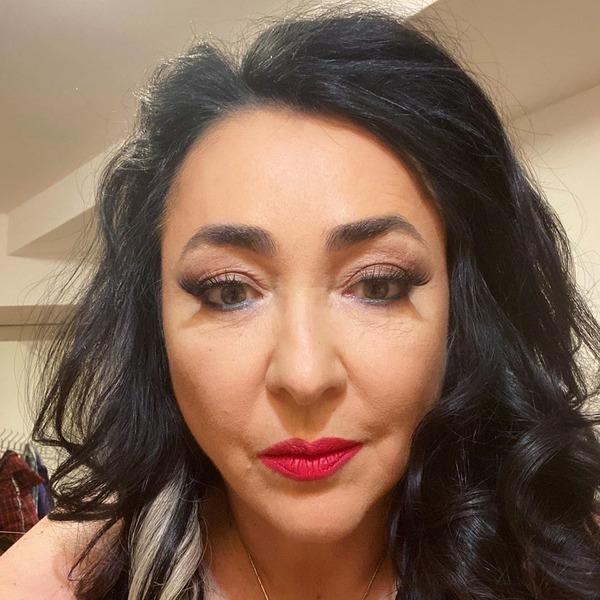 Лолита Милявская решилась на домашнюю бьюти-процедуру (и продемонстрировала ее результат) - «Я и Отдых»