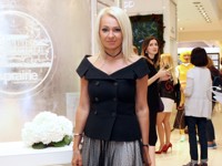 Яна Рудковская в полупрозрачном платье похвасталась роскошными аксессуарами - «Я как Звезда»