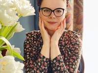 Ободок из розочек и яркий мейк: в сети обсуждают образ молодой жены Петросяна - «Я как Звезда»