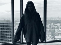 Светлана Ходченкова устроила атмосферную съемку в одном худи - «Я как Звезда»