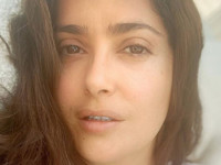 53-летняя Сальма Хайек очаровала соцсети селфи без макияжа - «Я как Звезда»