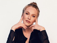 Альбину Джанабаеву в прозрачной блузке и на шпильках сравнили с Шэрон Стоун - «Я как Звезда»