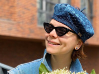 Молодая жена Петросяна показала весенний образ с беретом Dior - «Я как Звезда»