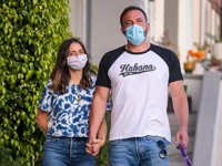 Папарацци «поймали» Бена Аффлека и Ану де Армас на прогулке с собаками - «Я как Звезда»