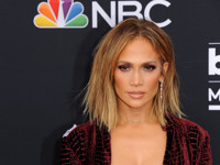 В сети обсуждают фигуру 50-летней Дженнифер Лопез - «Я как Звезда»