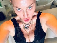 Мадонна опубликовала фото в нижнем белье после слухов о пластике ягодиц - «Я как Звезда»