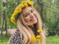 Стеша Маликова примерила венок из одуванчиков - «Я как Звезда»