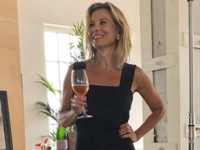 Юлия Высоцкая учит носить элегантное платье с «лягушачьей» обувью - «Я как Звезда»