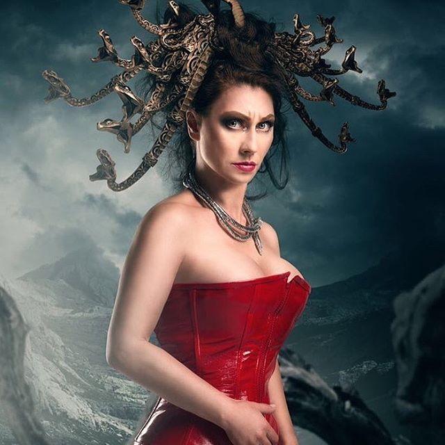 Красота — страшная сила! Роза Сябитова предстала в образе мифической Медузы Горгоны - «Я и Отдых»