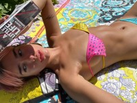 Дуа Липа поделилась снимком в купальнике со стразами - «Я как Звезда»