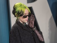 Билли Айлиш выпустила откровенный ролик против бодишейминга - «Я как Звезда»