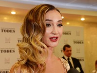 Манукян подарил Бузовой дорогое кольцо с бриллиантом - «Я как Звезда»