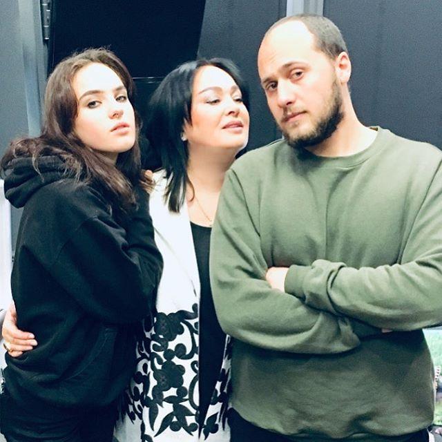 Всегда рядом! Лариса Гузеева показала редкий снимок с двумя детьми - «Домашние Питомцы»