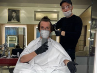 Максим Галкин в маске, перчатках и необычной обуви посетил парикмахерскую - «Я как Звезда»