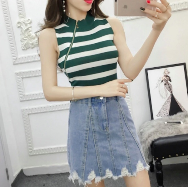 Марина Зудина в полосатой майке и «рваных» брюках попрощалась с самоизоляцией - «Я как Звезда»