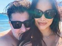 Александр Цекало провел день на пляже с молодой супругой - «Я как Звезда»