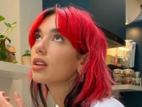 Дуа Липа покрасилась в ярко-красный - «Я как Звезда»