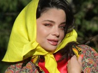 Наташа Королева в желтой косынке снялась в фотосессии - «Я как Звезда»