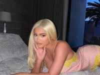 Кайли Дженнер в образе блондинки принимает комплименты - «Я как Звезда»