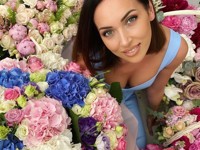 Море цветов и широкая улыбка: Алсу показала, как отметила день рождения - «Я как Звезда»